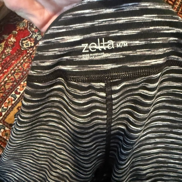 Zella black and white striped leggings size M - Picture 4 of 4